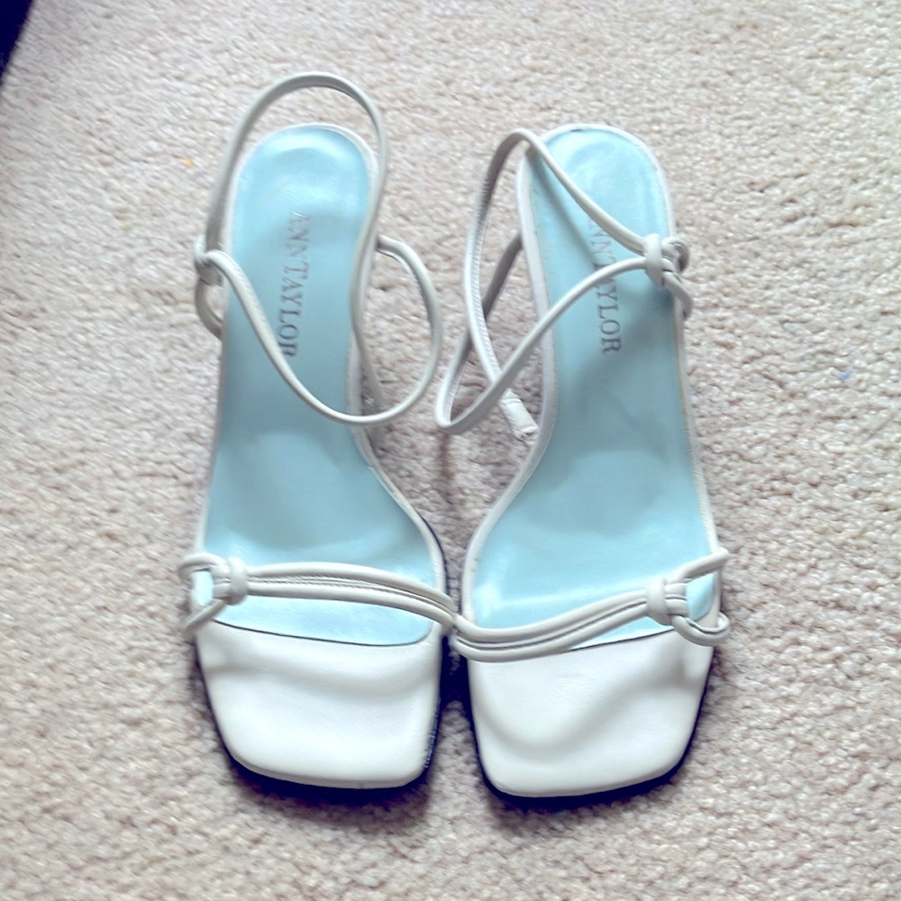 NWT VINTAGE ANN TAYLOR BONE KNOTTED STRAPPY SANDAL 7m